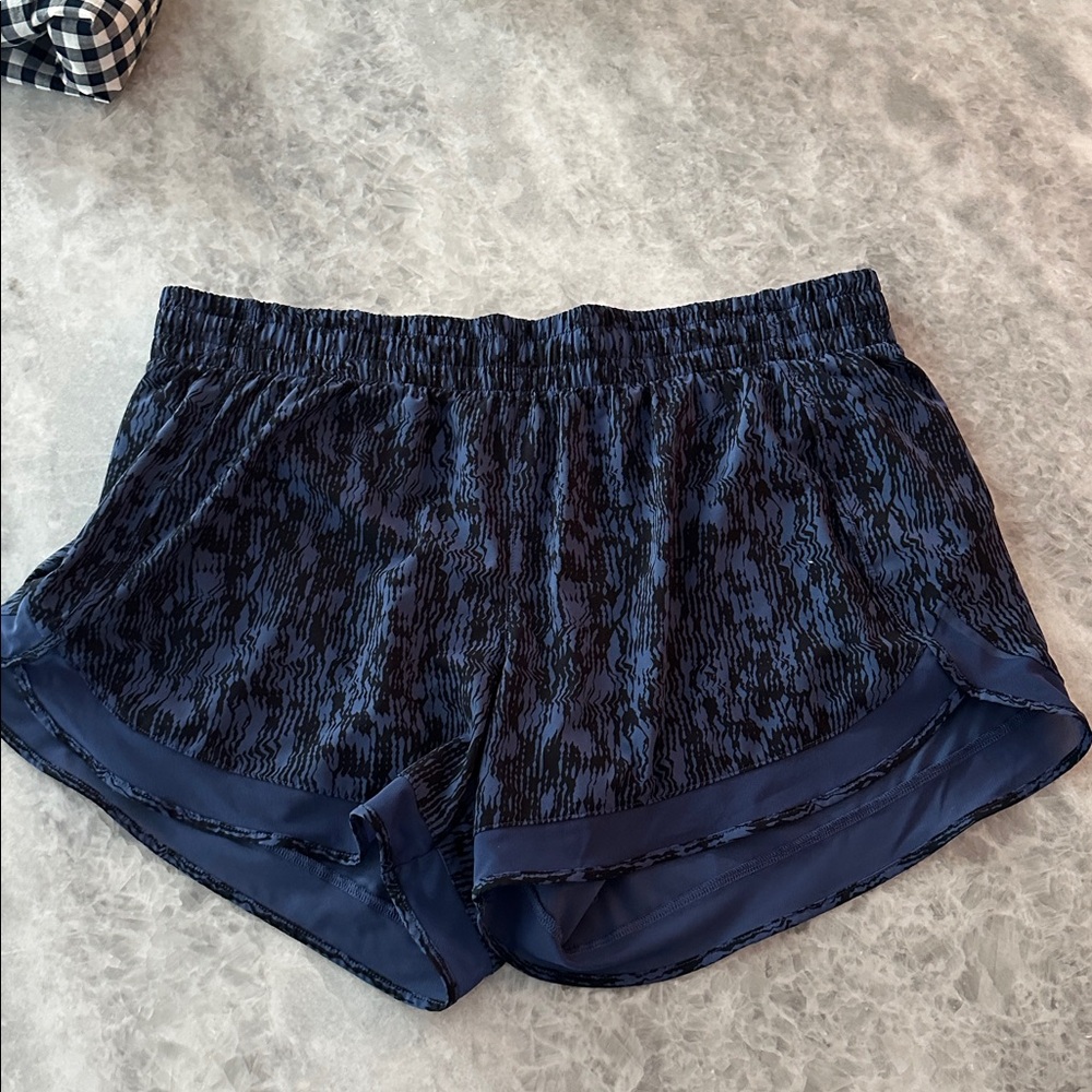Athleta Mesh Racer Run 4” Short, Size L, Black & Blue